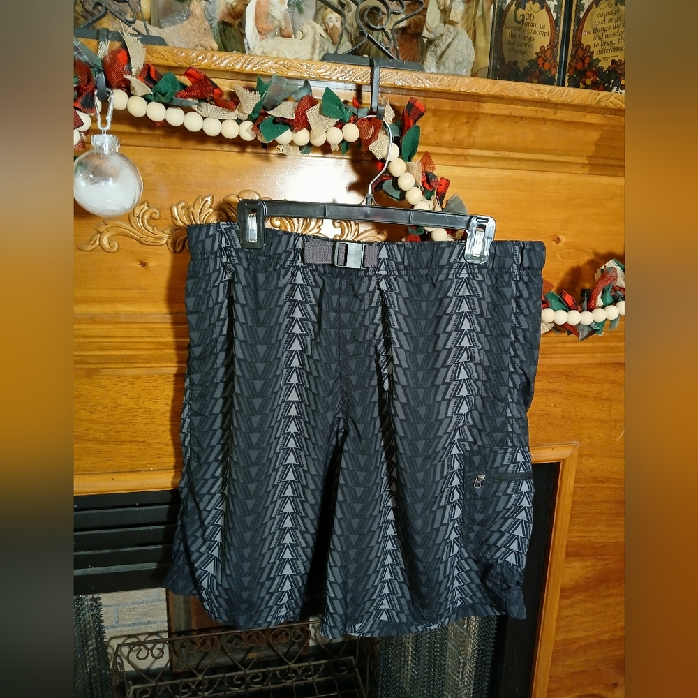 Columbia OMNI-SHADE Men's Board Shorts Geo Pattern In Black